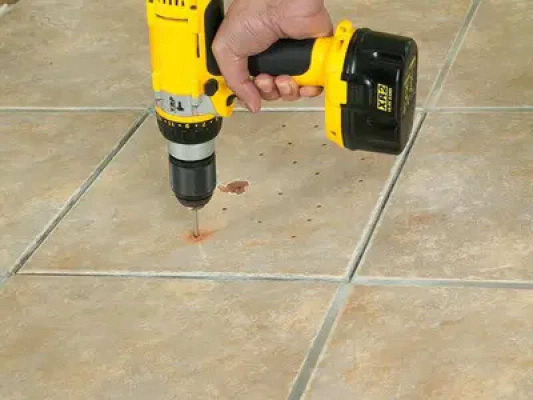 Kako da popravite oštećenu pločicu