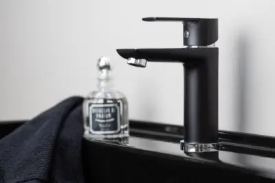 STELA BAT.LAVABO CRNA HROM2312