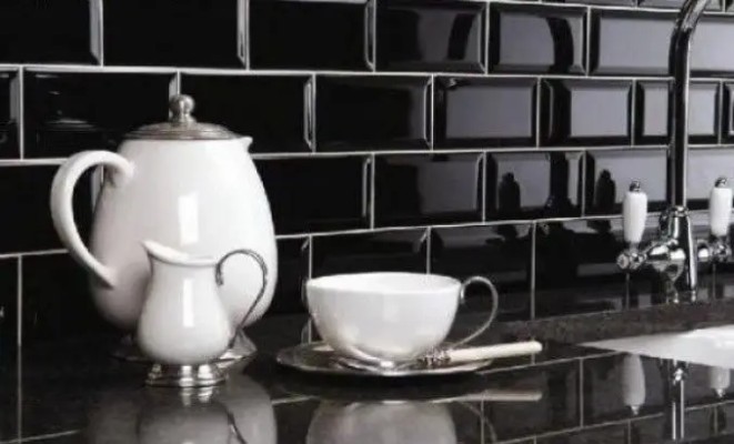 NEGRO BISELADO BRILLO 10X20 1